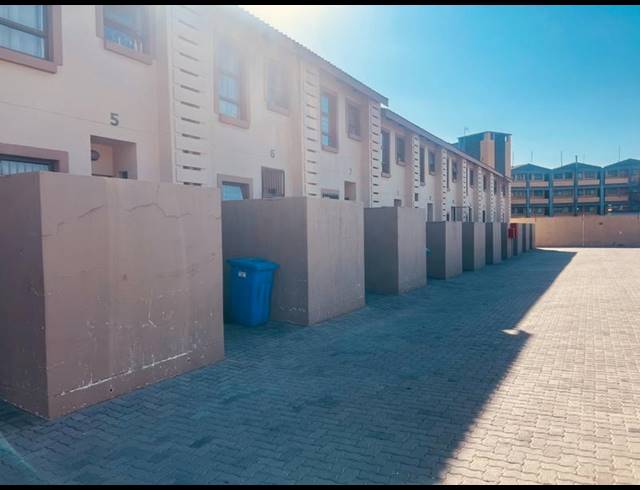 2 BEDROOM TOWNHOUSE FOR SALE IN GEZINA